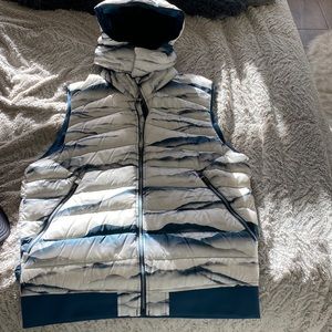 Lululemon size Large blue blizzard down vest with hood